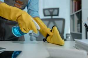 professional office cleaner
