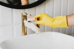 bathroom deep cleaning