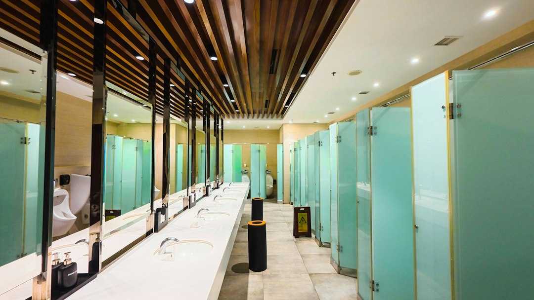 commercial restroom maintenance
